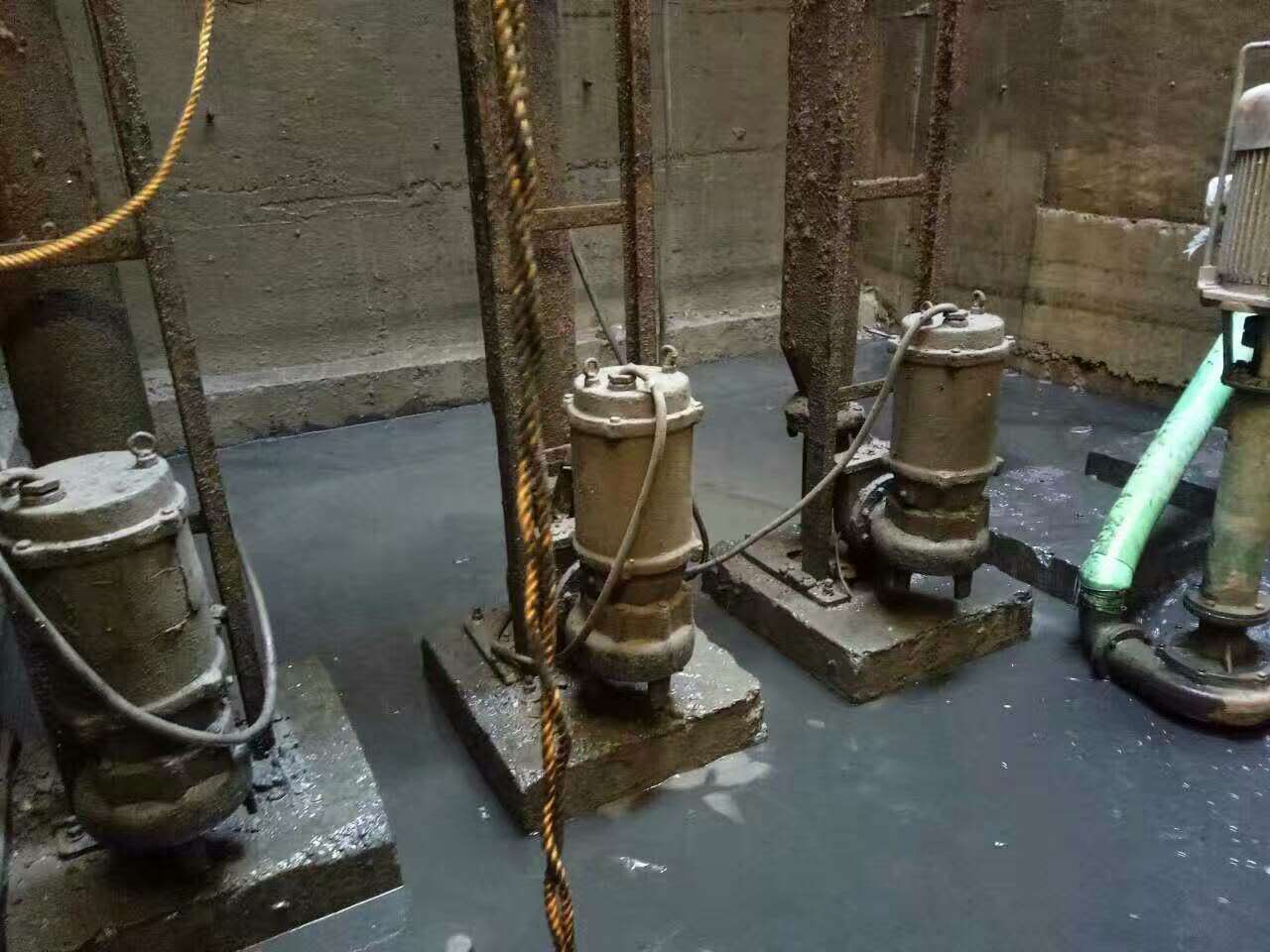 咸丰污水池清理